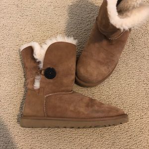 UGGS Bailey Button